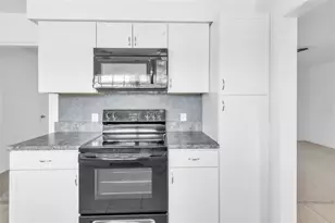 13963 Trinidad Dr, Seminole, FL 33776 - Photo 6