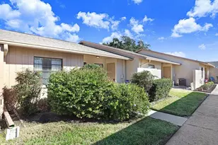 38429 Cottonwood Pl, Zephyrhills, FL 33542 - Photo 2