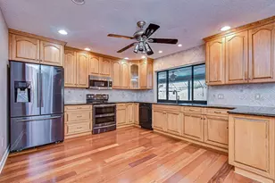 610 Chancellar Dr, Lutz, FL 33548 - Photo 22