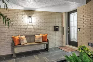 5166 Horseshoe Pl NE, Saint Petersburg, FL 33703 - Photo 4