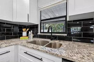 6525 15th St N, Saint Petersburg, FL 33702 - Photo 10