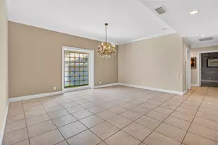 1100 Tortuga Cir NE, Saint Petersburg, FL 33702 - Photo 10