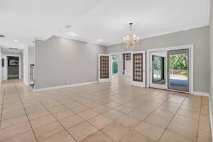 1100 Tortuga Cir NE, Saint Petersburg, FL 33702 - Photo 8