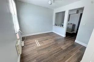 3901 6th St S, Saint Petersburg, FL 33705 - Photo 2