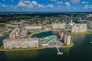 4525 Cove Cir, Saint Petersburg, FL 33708 - Photo 2