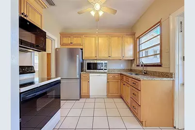 1136 12th Street N, Saint Petersburg, FL 33705 - Photo 16