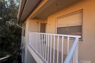 273 Robin Hood Cir, Naples, FL 34104 - Photo 2