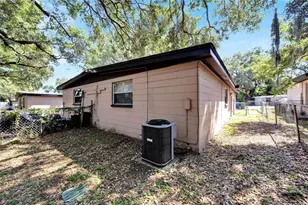 8720 N 48th St, Tampa, FL 33617 - Photo 10