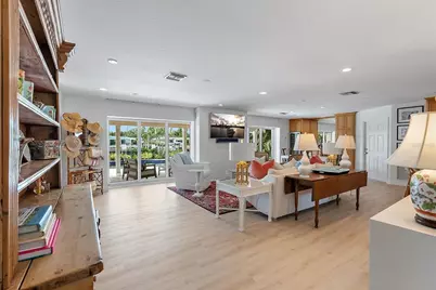 1112 38th Avenue NE, Saint Petersburg, FL 33704 - Photo 4