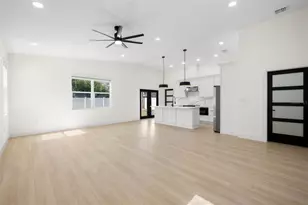 1901 43rd St S, Saint Petersburg, FL 33711 - Photo 4