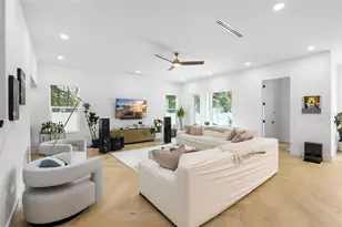 910 W W St, Tampa, FL 33602 - Photo 16