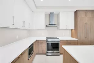 275 1st Ave S, Saint Petersburg, FL 33701 - Photo 2