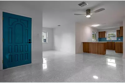 829 89th Avenue N, Saint Petersburg, FL 33702 - Photo 2