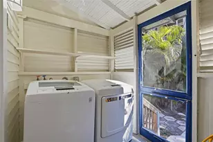 725 8th St N, Saint Petersburg, FL 33701 - Photo 28