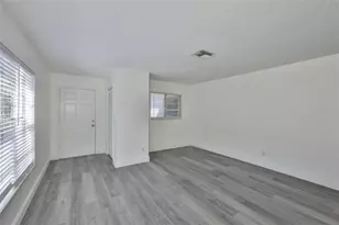 11507 Valencia Dr, Seffner, FL 33584 - Photo 4