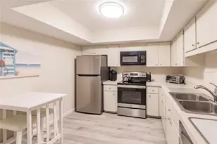 1055 W Peppertree Dr, Sarasota, FL 34242 - Photo 6