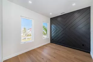 7981 2nd Ave S, Saint Petersburg, FL 33707 - Photo 22