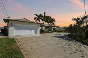 3963 14th St NE, Saint Petersburg, FL 33703 - Photo 1