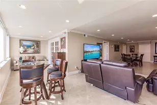 1055 W Peppertree Dr, Sarasota, FL 34242 - Photo 14