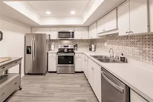 1055 W Peppertree Dr, Sarasota, FL 34242 - Photo 2