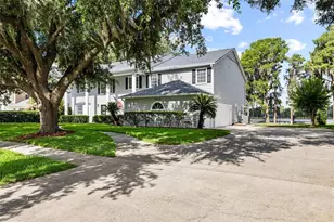 18010 Clear Lake Dr, Lutz, FL 33548 - Photo 4