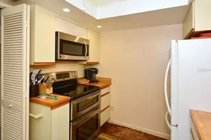 1055 W Peppertree Dr, Sarasota, FL 34242 - Photo 6