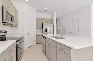 34234 Polacca Ln, Wesley Chapel, FL 33543 - Photo 10