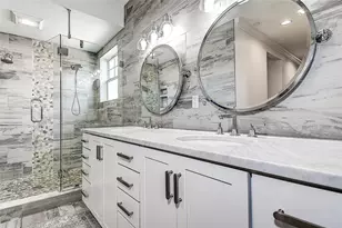 411 Regent Ln N, Saint Petersburg, FL 33701 - Photo 22