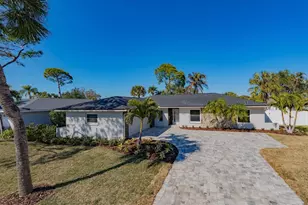 2031 Tanglewood Way NE, Saint Petersburg, FL 33702 - Photo 1