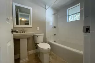 10204 N Edison Ave, Tampa, FL 33612 - Photo 16