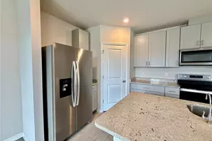 3204 Fresno Pl, Zephyrhills, FL 33541 - Photo 12