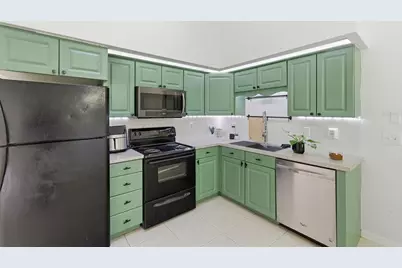 821 Pine Street, Tarpon Springs, FL 34689 - Photo 8