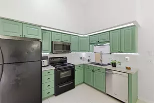 821 Pine St, Tarpon Springs, FL 34689 - Photo 8