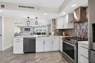 690 Island Way, Clearwater Beach, FL 33767 - Photo 10