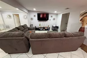 4710 80th St N, Saint Petersburg, FL 33709 - Photo 4