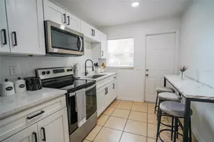 1361 29th St S, Saint Petersburg, FL 33712 - Photo 8