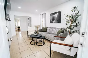 1361 29th St S, Saint Petersburg, FL 33712 - Photo 4