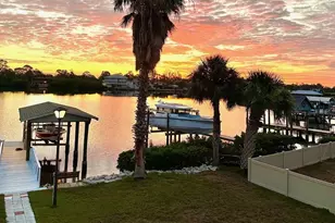 644 Bayshore Dr, Tarpon Springs, FL 34689 - Photo 32