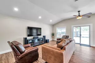 4815 Plantation Dr, Tampa, FL 33615 - Photo 10