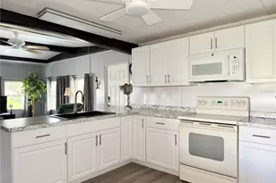 34543 Sweetpea Ln, Zephyrhills, FL 33541 - Photo 10