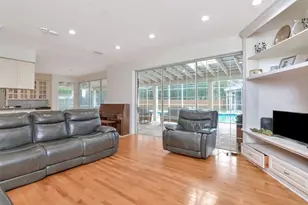 13104 Greengage Ln, Tampa, FL 33612 - Photo 16