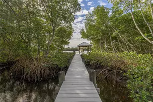 734 Weedon Dr NE, Saint Petersburg, FL 33702 - Photo 16