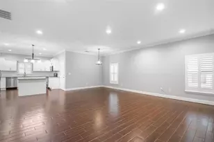 260 SW Lincoln Cir N, Saint Petersburg, FL 33703 - Photo 6