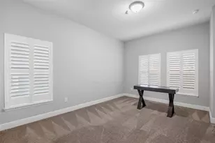 260 SW Lincoln Cir N, Saint Petersburg, FL 33703 - Photo 10