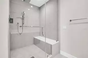 275 1st Ave S, Saint Petersburg, FL 33701 - Photo 20