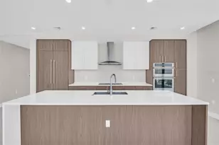 275 1st Ave S, Saint Petersburg, FL 33701 - Photo 14