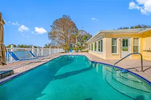 1822 Winchester Rd N, Saint Petersburg, FL 33710 - Photo 4