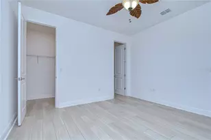 10027 Dolphin Gull Cir, Thonotosassa, FL 33592 - Photo 16