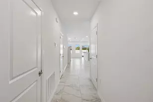6856 Holcombe Down Dr, Zephyrhills, FL 33541 - Photo 2