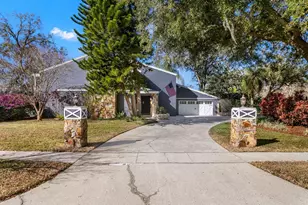 10402 Oakbrook Dr, Tampa, FL 33618 - Photo 14